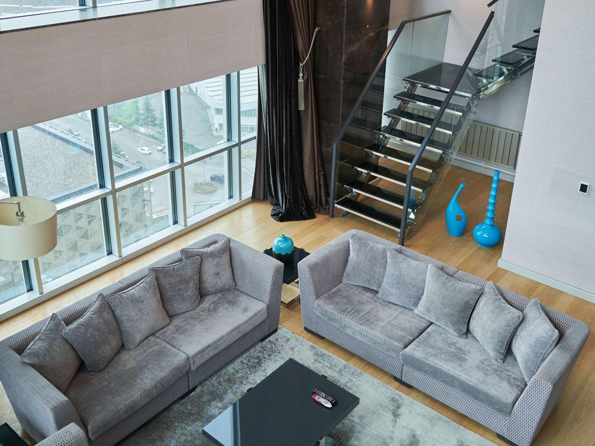 Downtown Ankara Hotel Exterior foto A living room in a duplex apartment