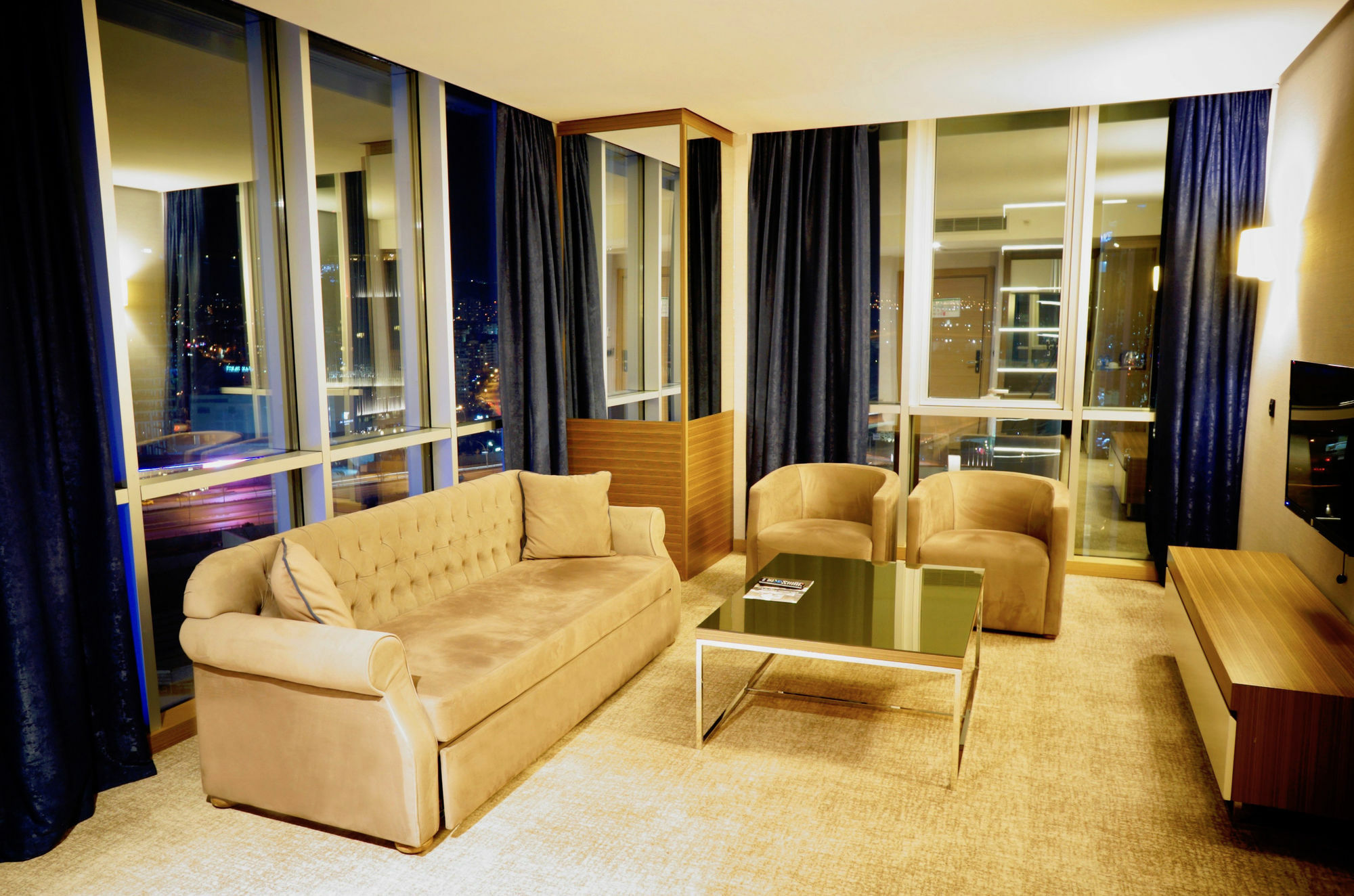 Downtown Ankara Hotel Exterior foto A suite at the Mandarin Oriental, Hong Kong